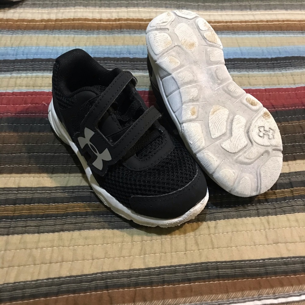 Under Armour tennis shoes Sz 7C VGUC